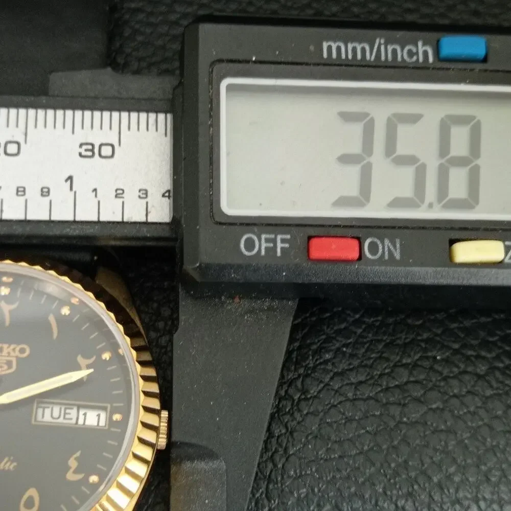Vintage 1986 Seiko Automatic Mens Gold Watch W/daydate & Gold accents